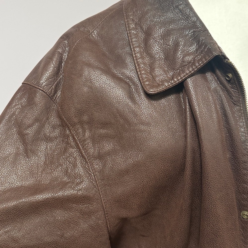 Vintage men’s brown leather jacket - Picture 4 of 10